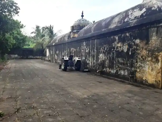 Arulmigu Rathnapureeswarar Temple, Thiruvalaputhur - 609202 அருள்மிகு ரெத்தினபுரீஸ்வரர் சுவாமி திருக்கோயில், Thiruvalaputhur - 609202, Mayiladuthurai - Ancient Temple Architecture and History Image 2