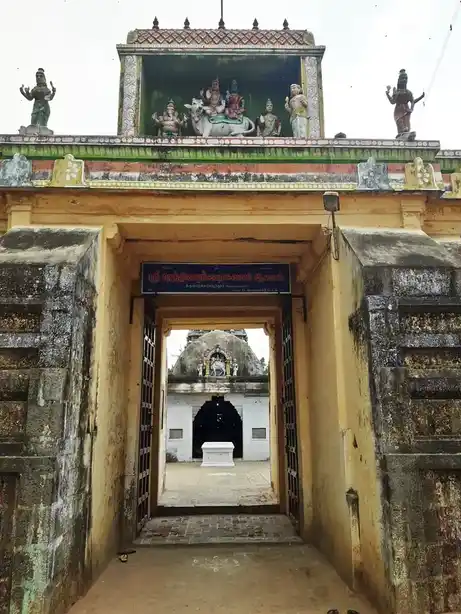 Arulmigu Rathnapureeswarar Temple, Thiruvalaputhur - 609202 அருள்மிகு ரெத்தினபுரீஸ்வரர் சுவாமி திருக்கோயில், Thiruvalaputhur - 609202, Mayiladuthurai - Ancient Temple Architecture and History Image 3