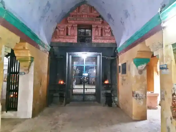 Arulmigu Rathnapureeswarar Temple, Thiruvalaputhur - 609202 அருள்மிகு ரெத்தினபுரீஸ்வரர் சுவாமி திருக்கோயில், Thiruvalaputhur - 609202, Mayiladuthurai - Ancient Temple Architecture and History Image 4