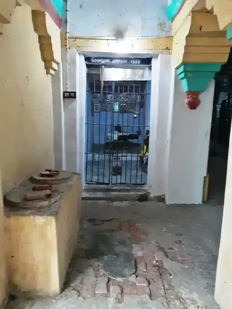 Arulmigu Rathnapureeswarar Temple, Thiruvalaputhur - 609202 அருள்மிகு ரெத்தினபுரீஸ்வரர் சுவாமி திருக்கோயில், Thiruvalaputhur - 609202, Mayiladuthurai - Ancient Temple Architecture and History Image 5