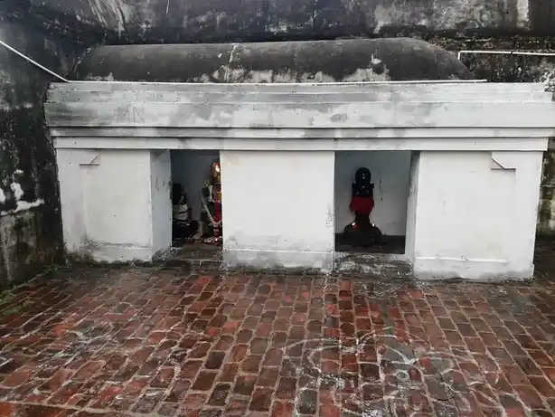 Arulmigu Rathnapureeswarar Temple, Thiruvalaputhur - 609202 அருள்மிகு ரெத்தினபுரீஸ்வரர் சுவாமி திருக்கோயில், Thiruvalaputhur - 609202, Mayiladuthurai - Ancient Temple Architecture and History Image 7