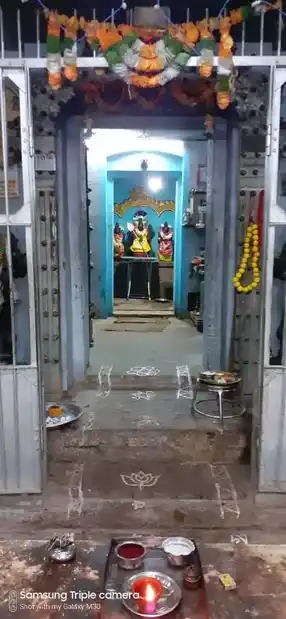 Arulmigu Rayappaswamy Entra Ariyappasamy Temple, Near Ravi Theatre, Paramakudi - 623707 அருள்மிகு ராயப்பசுவாமி என்ற அரியப்பசுவாமி திருக்கோயில், Near Ravi Theatre, Paramakudi - 623707, Ramanathapuram - Ancient Temple Architecture and History Image 2