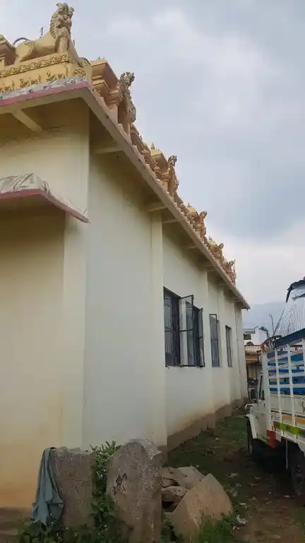 Arulmigu Renuga Parameswari Amman Temple, Chinna Kammiampattu - 635851 அருள்மிகு ரேணூகாபரமேஸ்வரியம்மன் திருக்கோயில், சின்ன கம்மியம்பட்டு - 635851, Thirupathur - Ancient Temple Architecture and History Image 2