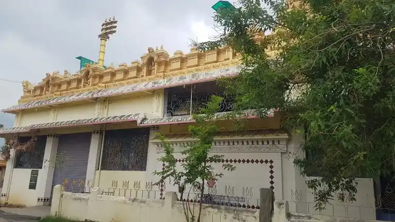 Arulmigu Renuga Parameswari Amman Temple, Chinna Kammiampattu - 635851 அருள்மிகு ரேணூகாபரமேஸ்வரியம்மன் திருக்கோயில், சின்ன கம்மியம்பட்டு - 635851, Thirupathur - Ancient Temple Architecture and History Image 3