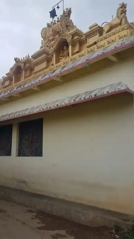 Arulmigu Renuga Parameswari Amman Temple, Chinna Kammiampattu - 635851 அருள்மிகு ரேணூகாபரமேஸ்வரியம்மன் திருக்கோயில், சின்ன கம்மியம்பட்டு - 635851, Thirupathur - Ancient Temple Architecture and History Image 4