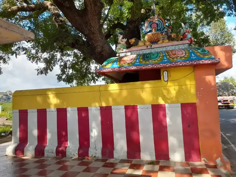 Arulmigu Renugammbal Temple, Nadabai, Velam - 632501 அருள்மிகு ரேணுகாம்பாள் திருக்கோயில், நாதாபாய், வேலம் - 632501, Ranipet - Ancient Temple Architecture and History Image 2