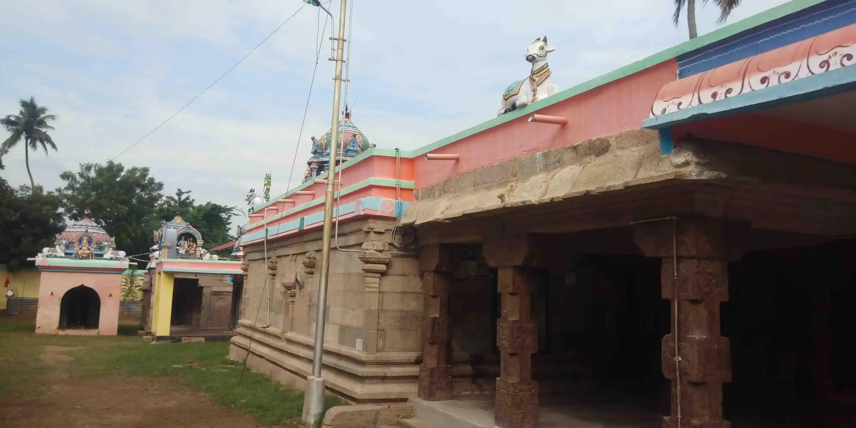 Arulmigu Rethinakrishwarar Temple, Mutharasanallur - 620101 அருள்மிகு இரத்தினிகிரீஸ்சவரர் திருக்கோயில், Mutharasanallur - 620101, Thiruchirappalli - Ancient Temple Architecture and History Image 2