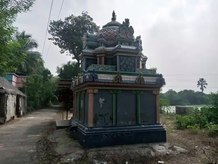 Arulmigu Rettai Pillaiyar Temple, Thenkaraimathoor - 609403 அருள்மிகு இரட்டைப்பிள்ளையார் திருக்கோயில், Thenkaraimathoor - 609403, Thiruvarur - Ancient Temple Architecture and History Image 4
