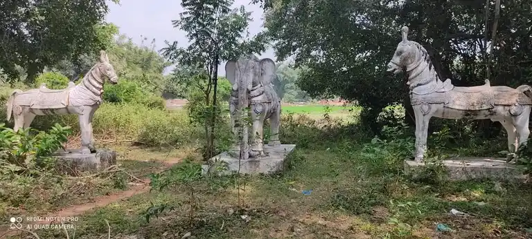 Arulmigu Ruthramoorthy Ayyanar Temple, Panayakkudi - 609203 அருள்மிகு ருத்திரமூர்த்தி அய்யனார் ஆலயம், பணையக்குடி - 609203, Mayiladuthurai - Ancient Temple Architecture and History Image 2