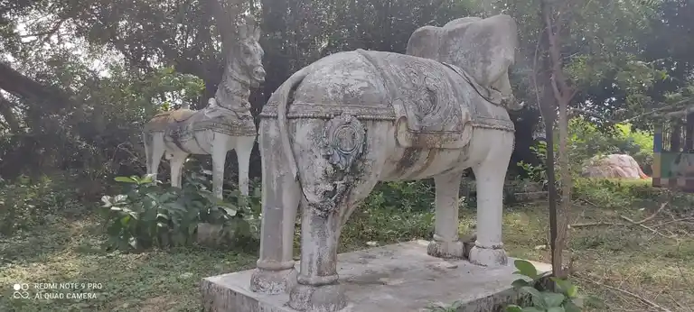 Arulmigu Ruthramoorthy Ayyanar Temple, Panayakkudi - 609203 அருள்மிகு ருத்திரமூர்த்தி அய்யனார் ஆலயம், பணையக்குடி - 609203, Mayiladuthurai - Ancient Temple Architecture and History Image 9