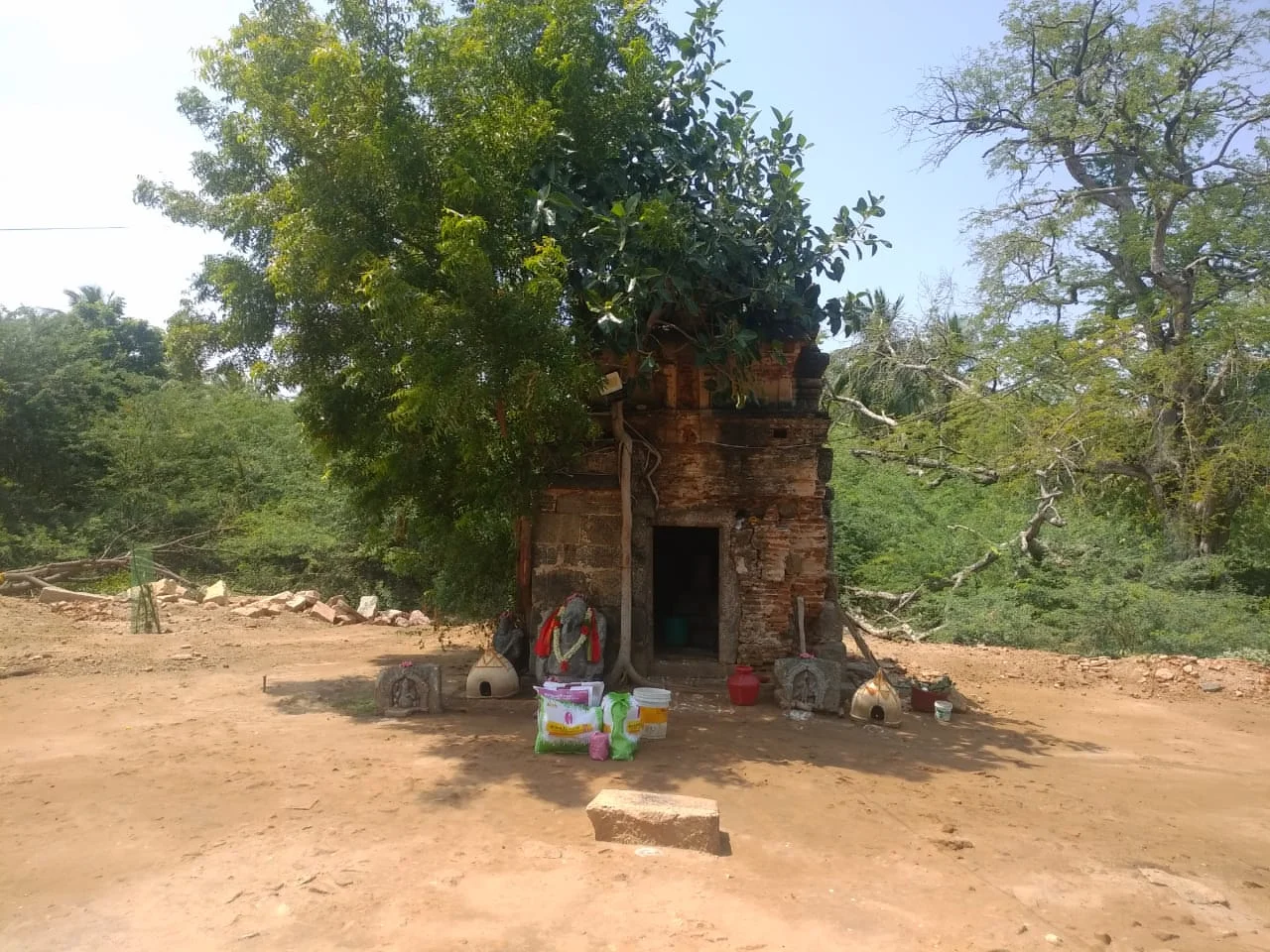 Arulmigu Ruthratcha Eeswaraswamy Temple, Mayanur - 639108 அருள்மிகு ருத்ராட்ச ஈஸ்வரசுவாமி திருக்கோயில், Mayanur - 639108, Karur - Ancient Temple Architecture and History Image 6