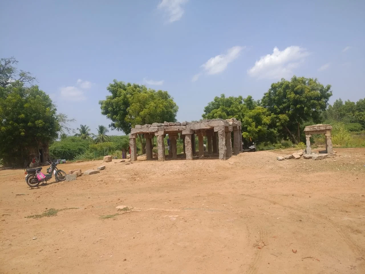 அருள்மிகு ருத்ராட்ச ஈஸ்வரசுவாமி திருக்கோயில், Mayanur - 639108 - Main View