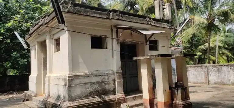 Arulmigu Sabapatheeswarar And Gobalakrishanaperumal Temple, Kozhikuthi - 609003 அருள்மிகு சபாவிதீஸ்வரர் & கோபால கிருணண பெருமாள் ஆலயம், Kozhikuthi - 609003, Mayiladuthurai - Ancient Temple Architecture and History Image 4