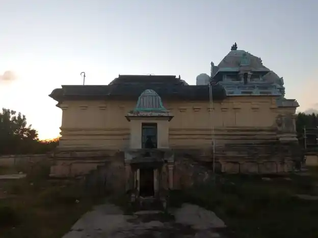 Arulmigu Sadurveda Purieswarar Swamy Temple, Perunkadambanur - 611108 அருள்மிகு சதுர்வேதபுரீஸ்வரர் திருக்கோயில், Perunkadambanur - 611108, Nagapattinam - Ancient Temple Architecture and History Image 4