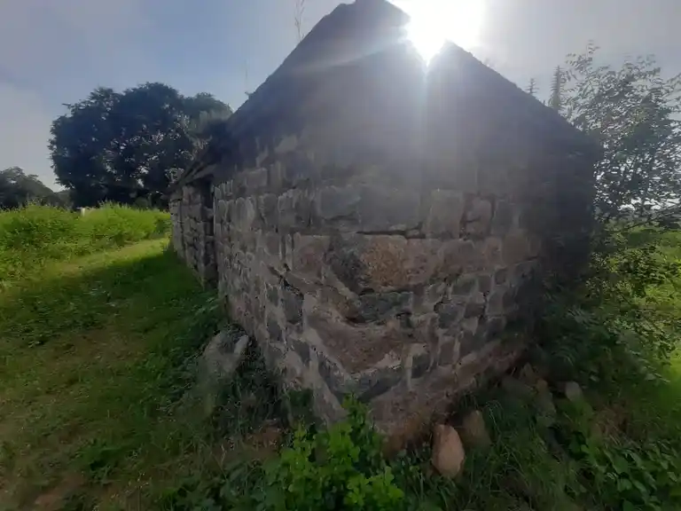 Arulmigu Sakkamman And Selliyamman Temple, Kottumaranahalli - 635205 அருள்மிகு சாக்கம்மன், செல்லியம்மன் திருக்கோயில், Kottumaranahalli - 635205, Dharmapuri - Ancient Temple Architecture and History Image 8