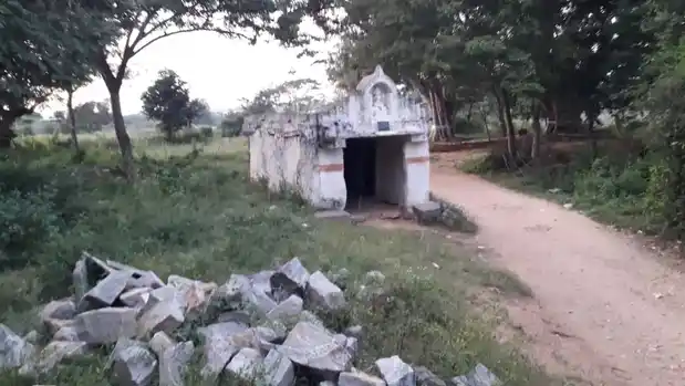 Arulmigu Sakkiyamman Temple, Oosapuram - 635113 அருள்மிகு சாக்கியம்மன் திருக்கோயில், Oosapuram - 635113, Krishnagiri - Ancient Temple Architecture and History Image 2