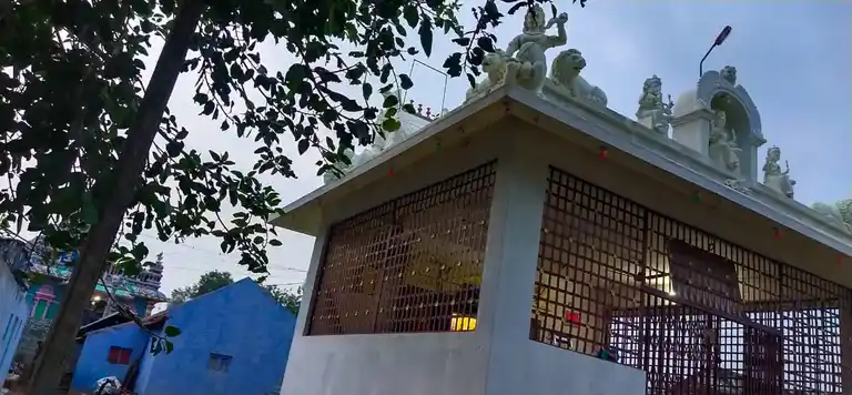 Arulmigu Sakthi Mariamman Temple, Vellayampalayam, Brammadesam - 638315 Temple