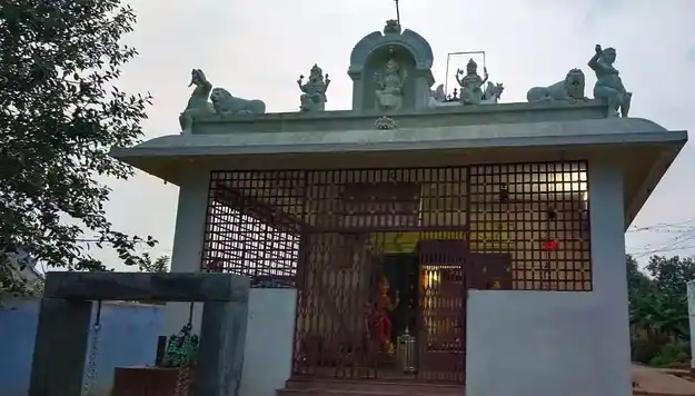Arulmigu Sakthi Mariamman Temple, Vellayampalayam, Brammadesam - 638315 அருள்மிகு ஆரூரம்மன் திருக்கோயில், Vellayampalayam, Brammadesam - 638315, Erode - Ancient Temple Architecture and History Image 2