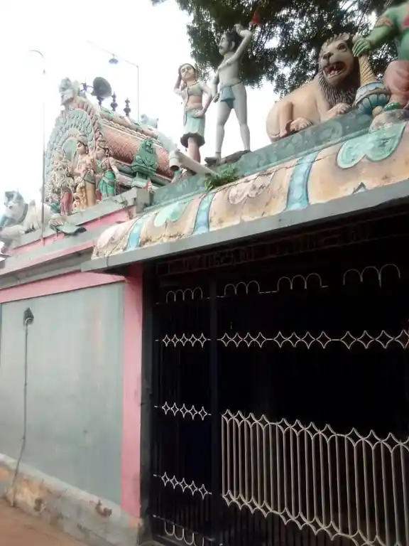 Arulmigu Sakthi Mariyamman Temple, Ponnambalapatti - 621010 Arulmigu Sakthi Mariyamman Temple, Ponnambalapatti - 621010, Thiruchirappalli - Ancient Temple Architecture and History Image 2