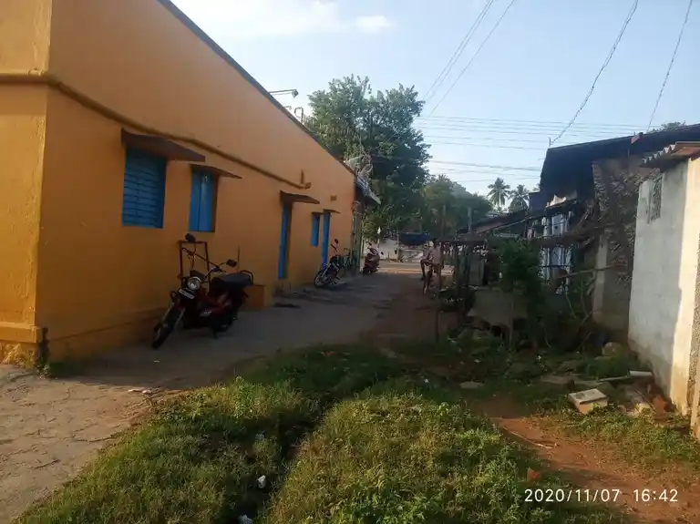 Arulmigu Sakthikalliyamman Temple, Near Railway Station, Mettur R.S - 636402 அருள்மிகு சக்தி காளியம்மன் திருக்கோயில், மேட்டூர் ரயில் நிலையம் அருகில், ஆர் எஸ் மேட்டூர் - 636402, Salem - Ancient Temple Architecture and History Image 4