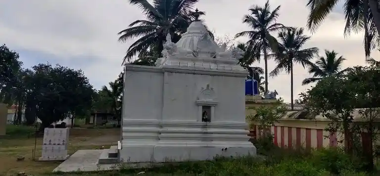 Arulmigu Sammundiyamman Temple, Periyagaram - 635651 அருள்மிகு சாமுண்டியம்மன் திருக்கோயில், பெரியகரம் - 635651, Thirupathur - Ancient Temple Architecture and History Image 2