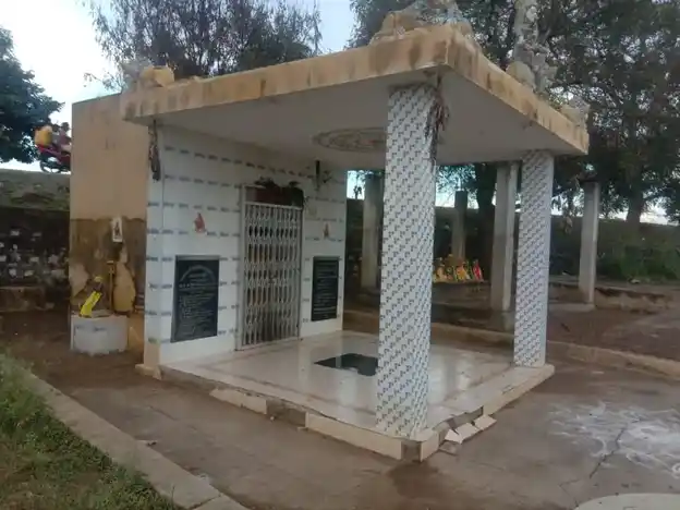 Arulmigu Samoondiyamman Temple, Thamulearimuthur - 635602 அருள்மிகு சாமுண்டியம்மன் திருக்கோயில், தாமலேரிமுத்தூர் - 635602, Thirupathur - Ancient Temple Architecture and History Image 2