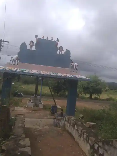 Arulmigu Sampatti Malai Perumal Temple, Aalampatti - 621306 அருள்மிகு சாம்பட்டி மலை பெருமாள் திருக்கோயில், Aalampatti - 621306, Thiruchirappalli - Ancient Temple Architecture and History Image 2