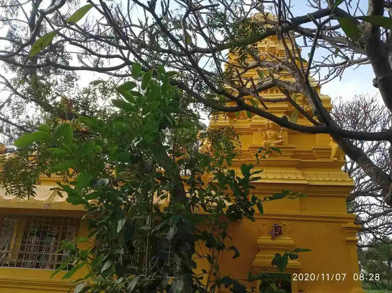 Arulmigu Samundeeswaraiyamman Temple, Nariyur - 635901 அருள்மிகு சாமுண்டீஸ்வரியம்மன் திருக்கோயில், நாரியூர் - 635901, Thirupathur - Ancient Temple Architecture and History Image 2