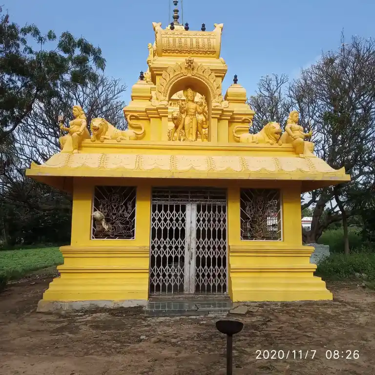 Arulmigu Samundeeswaraiyamman Temple, Nariyur - 635901 அருள்மிகு சாமுண்டீஸ்வரியம்மன் திருக்கோயில், நாரியூர் - 635901, Thirupathur - Ancient Temple Architecture and History Image 3