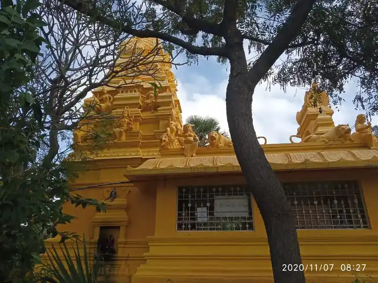 Arulmigu Samundeeswaraiyamman Temple, Nariyur - 635901 அருள்மிகு சாமுண்டீஸ்வரியம்மன் திருக்கோயில், நாரியூர் - 635901, Thirupathur - Ancient Temple Architecture and History Image 4