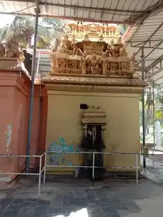 Arulmigu Samundeeswari Amman Temple, Near By Bank Of River Saraswati, Natrampalli - 635852 அருள்மிகு சாமுண்டியம்மன் திருக்கோயில், சரஸ்வதி நதிக்கரைக்கு அருகில், நாட்றம்பள்ளி - 635852, Thirupathur - Ancient Temple Architecture and History Image 4
