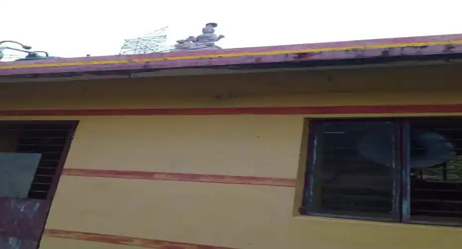 Arulmigu Samundeeswari Amman Temple, Samarishi Kuppam - 635805 அருள்மிகு சாமுண்டிஈஸ்வரியம்மன் திருக்கோயில், சாமரிசிகுப்பம் - 635805, Vellore - Ancient Temple Architecture and History Image 3