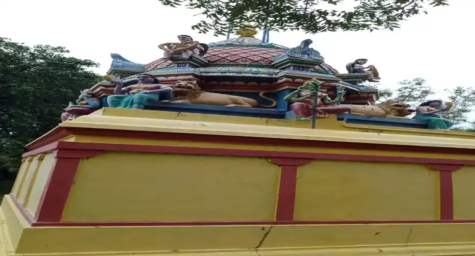 Arulmigu Samundeeswari Amman Temple, Samarishi Kuppam - 635805 அருள்மிகு சாமுண்டிஈஸ்வரியம்மன் திருக்கோயில், சாமரிசிகுப்பம் - 635805, Vellore - Ancient Temple Architecture and History Image 4