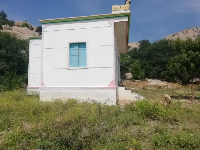 Arulmigu Samundiamman Temple, Near Kundharpalli Ayutha Padai Office, Samanthamalai - 635115 அருள்மிகு சாமுண்டியம்மன் திருக்கோயில், Near Kundharpalli Ayutha Padai Office, Samanthamalai - 635115, Krishnagiri - Ancient Temple Architecture and History Image 3