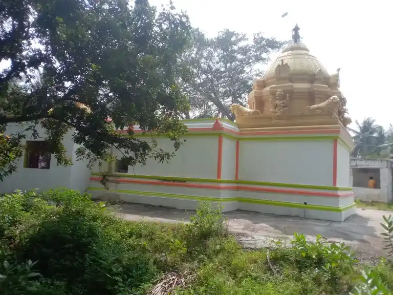 Arulmigu Samundiamman Temple, Near Pond, Elumichagiri - 635120 Temple