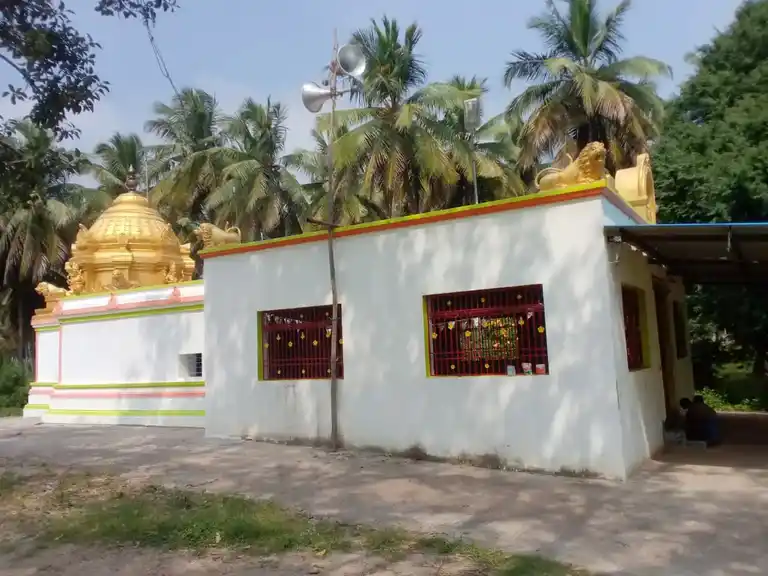 Arulmigu Samundiamman Temple, Near Pond, Elumichagiri - 635120 அருள்மிகு சாமுண்டியம்மன் திருக்கோயில், Near Pond, Elumichagiri - 635120, Krishnagiri - Ancient Temple Architecture and History Image 2