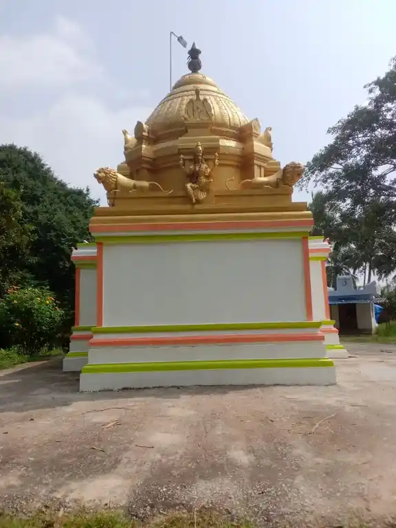 Arulmigu Samundiamman Temple, Near Pond, Elumichagiri - 635120 அருள்மிகு சாமுண்டியம்மன் திருக்கோயில், Near Pond, Elumichagiri - 635120, Krishnagiri - Ancient Temple Architecture and History Image 4