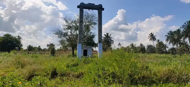 Arulmigu Samundiamman Temple, Seegalapalli - 635120 அருள்மிகு சாமுண்டியம்மன் திருக்கோயில், சீகலப்பள்ளி - 635120, Krishnagiri - Ancient Temple Architecture and History Image 2