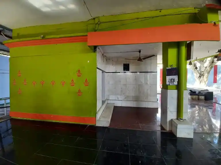 Arulmigu Samuthayamman @ Alagamman Temple, Edge Of The Lake, Avanikonenthal - 627719 அருள்மிகு சமுதாயம்மன் என்ற அழகம்மன் திருக்கோயில், Edge Of The Lake, Avanikonenthal - 627719, Tenkasi - Ancient Temple Architecture and History Image 2