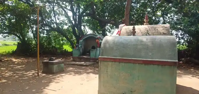 Arulmigu Sandhana Karuppu Temple, Arasangudi - 620013 Arulmigu Sandhana Karuppu Temple, Arasangudi - 620013, Thiruchirappalli - Ancient Temple Architecture and History Image 2