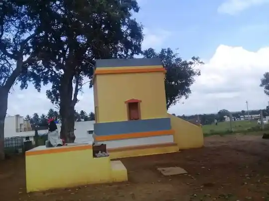 Arulmigu Sangamuthuperumal Temple, R.Poonapuram - 642002 அருள்மிகு சங்கமுத்து பெருமாள் திருக்கோயில், R.Poonapuram - 642002, Coimbatore - Ancient Temple Architecture and History Image 2