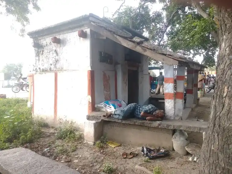 Arulmigu Sanjeeva Raya Swamy Temple, Mathikonpalayam - 636701 அருள்மிகு சஞ்சீவராய சாமி திருக்கோயில், Mathikonpalayam - 636701, Dharmapuri - Ancient Temple Architecture and History Image 2