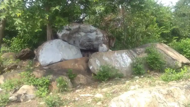 Arulmigu Sanjeevarayar Temple, Nedungulam - 637107 அருள்மிகு சஞ்சீவராயர் திருக்கோயில், Nedungulam - 637107, Salem - Ancient Temple Architecture and History Image 4