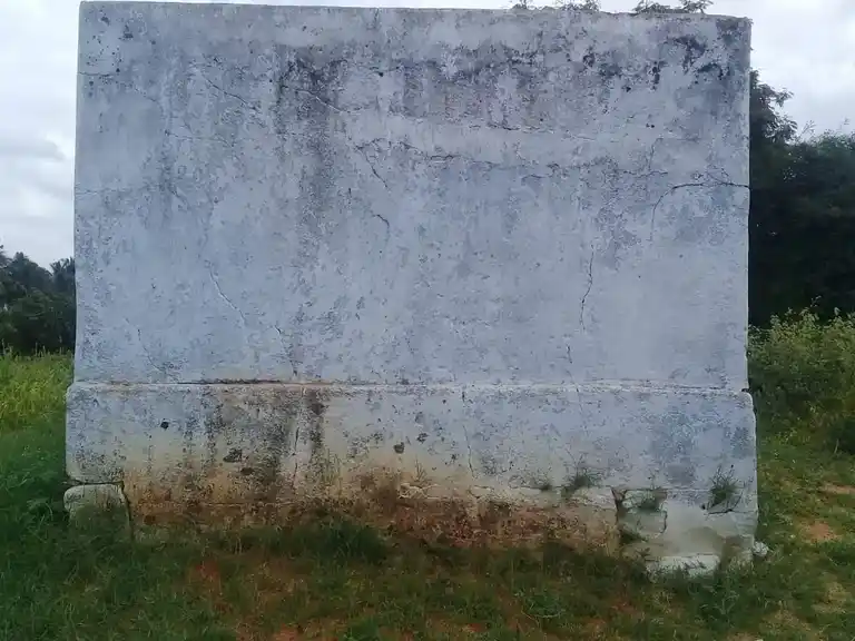 Arulmigu Sanjeevarayaswamy Temple, Chekkari Medu, Polupalli - 635115 அருள்மிகு சஞ்சீவராய சுவாமி திருக்கோயில், Chekkari Medu, Polupalli - 635115, Krishnagiri - Ancient Temple Architecture and History Image 3