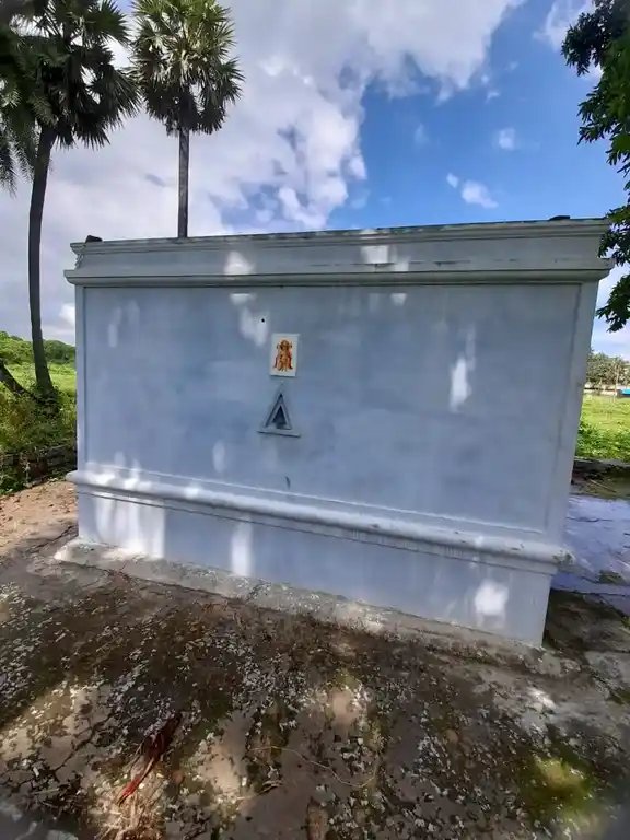 Arulmigu Sanjeevirayar Enkira Anja Temple, Rendadi - 630483 அருள்மிகு சஞ்சீவிராயர் என்கிற ஆஞ்சநேயர் திருக்கோயில், ரெண்டாடி - 630483, Ranipet - Ancient Temple Architecture and History Image 3