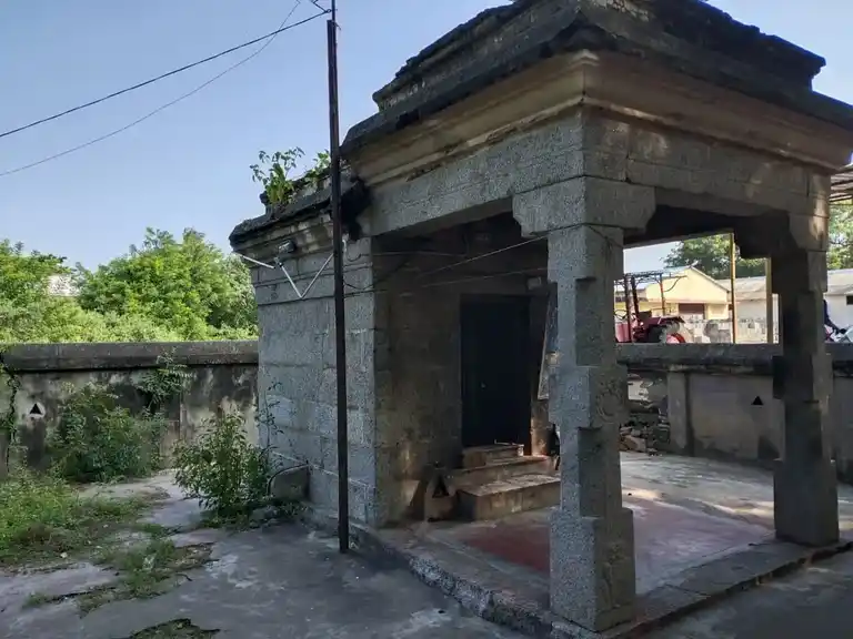 Arulmigu Sanjeevirayar Temple, Sirumaduari - 607203 அருள்மிகு சஞ்சீவிராயர் திருக்கோயில், Sirumaduari - 607203, Viluppuram - Ancient Temple Architecture and History Image 2
