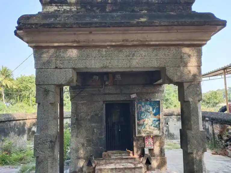 Arulmigu Sanjeevirayar Temple, Sirumaduari - 607203 அருள்மிகு சஞ்சீவிராயர் திருக்கோயில், Sirumaduari - 607203, Viluppuram - Ancient Temple Architecture and History Image 5