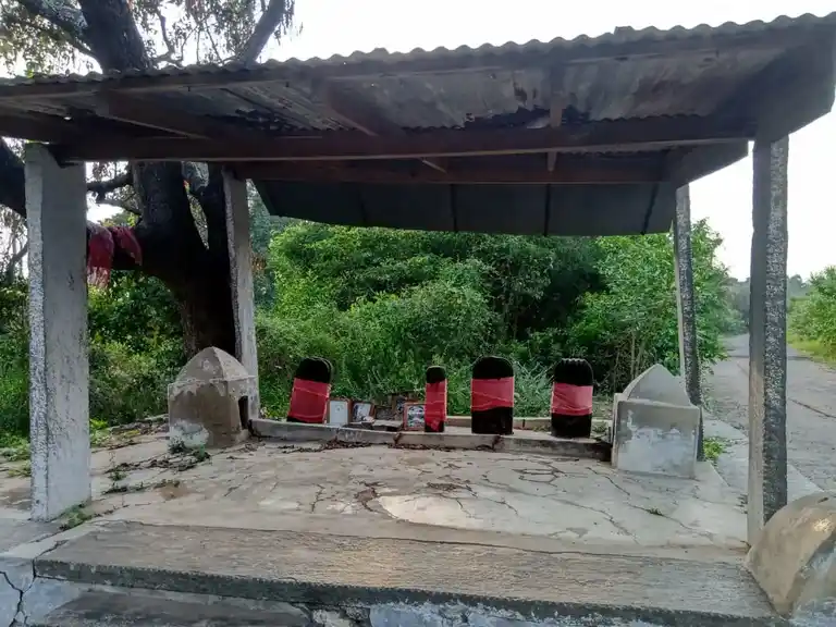 Arulmigu Sankaranthikaradu Pillaiyar Temple, Ariyagoundampatty - 637406 அருள்மிகு சங்கராந்திகாடு பிள்ளையார் திருக்கோயில், Ariyagoundampatty - 637406, Namakkal - Ancient Temple Architecture and History Image 2