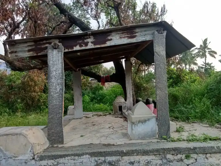 Arulmigu Sankaranthikaradu Pillaiyar Temple, Ariyagoundampatty - 637406 அருள்மிகு சங்கராந்திகாடு பிள்ளையார் திருக்கோயில், Ariyagoundampatty - 637406, Namakkal - Ancient Temple Architecture and History Image 4