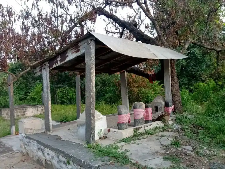 Arulmigu Sankaranthikaradu Pillaiyar Temple, Ariyagoundampatty - 637406 அருள்மிகு சங்கராந்திகாடு பிள்ளையார் திருக்கோயில், Ariyagoundampatty - 637406, Namakkal - Ancient Temple Architecture and History Image 5